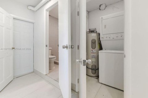 House in Surfside, Florida 5 bedrooms, 173.91 sq.m. № 1975219 - photo 29