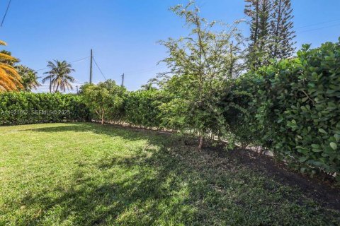 Снять в аренду виллу или дом в Серфсайд, Флорида 5 спален, 155.52м2, № 1975219 - фото 26