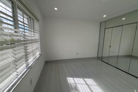 Снять в аренду виллу или дом в Серфсайд, Флорида 5 спален, 155.52м2, № 1975219 - фото 23