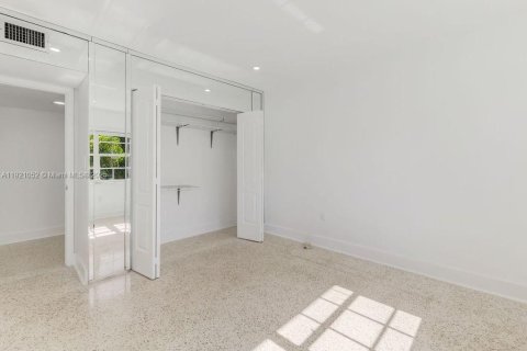 Снять в аренду виллу или дом в Серфсайд, Флорида 5 спален, 155.52м2, № 1975219 - фото 7