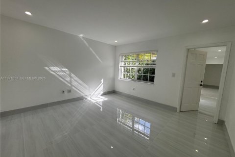 Снять в аренду виллу или дом в Серфсайд, Флорида 5 спален, 155.52м2, № 1975219 - фото 16