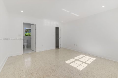 Снять в аренду виллу или дом в Серфсайд, Флорида 5 спален, 155.52м2, № 1975219 - фото 8