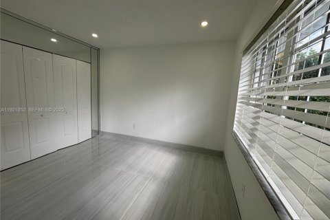 Снять в аренду виллу или дом в Серфсайд, Флорида 5 спален, 155.52м2, № 1975219 - фото 18