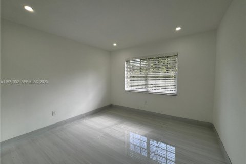 Снять в аренду виллу или дом в Серфсайд, Флорида 5 спален, 155.52м2, № 1975219 - фото 22