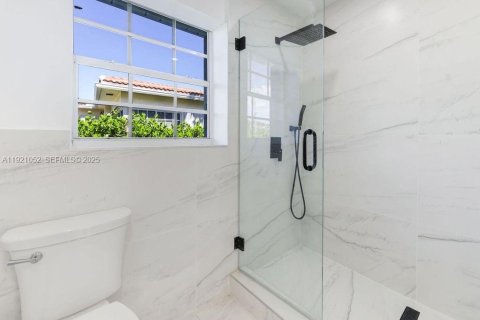 Снять в аренду виллу или дом в Серфсайд, Флорида 5 спален, 155.52м2, № 1975219 - фото 14