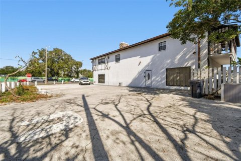Commercial property in Tampa, Florida 445.19 sq.m. № 2111859 - photo 3