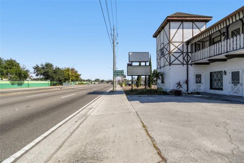 Commercial property in Tampa, Florida 445.19 sq.m. № 2111859 - photo 6