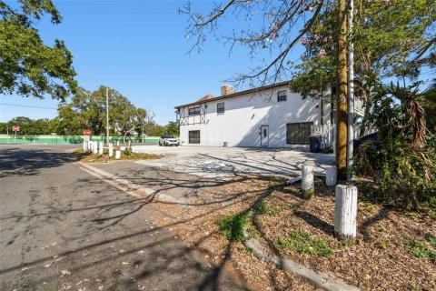 Commercial property in Tampa, Florida 445.19 sq.m. № 2111859 - photo 4