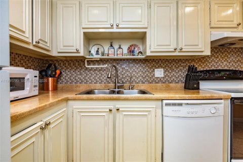 Copropriété à vendre à Deerfield Beach, Floride: 2 chambres, 92.9 m2 № 2062306 - photo 26