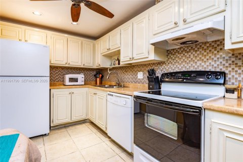 Copropriété à vendre à Deerfield Beach, Floride: 2 chambres, 92.9 m2 № 2062306 - photo 25