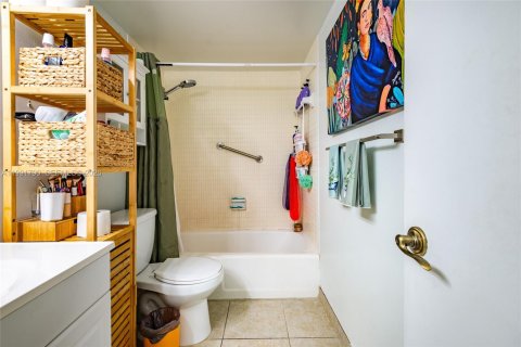 Copropriété à vendre à Deerfield Beach, Floride: 2 chambres, 92.9 m2 № 2062306 - photo 11