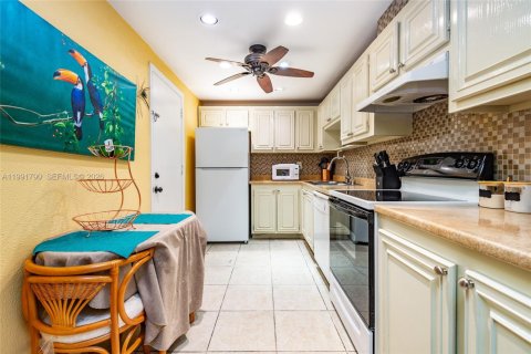 Copropriété à vendre à Deerfield Beach, Floride: 2 chambres, 92.9 m2 № 2062306 - photo 28