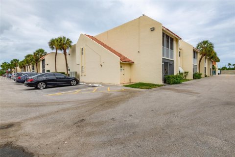 Copropriété à vendre à Deerfield Beach, Floride: 2 chambres, 92.9 m2 № 2062306 - photo 18