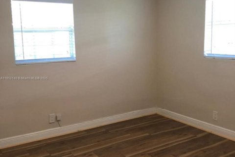 House in Hollywood, Florida 2 bedrooms, 107.4 sq.m. № 1874990 - photo 12