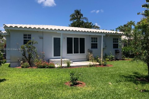 House in Hollywood, Florida 2 bedrooms, 107.4 sq.m. № 1874990 - photo 1