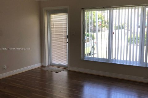 House in Hollywood, Florida 2 bedrooms, 107.4 sq.m. № 1874990 - photo 5
