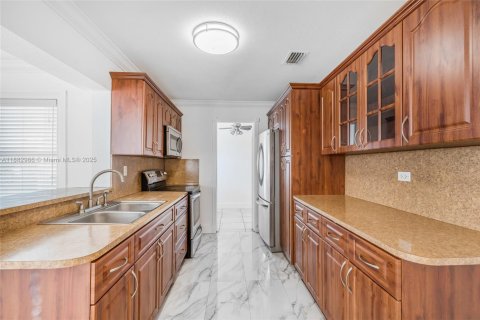 Casa en venta en Lauderhill, Florida, 3 dormitorios, 128.39 m2 № 1965550 - foto 13