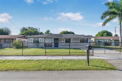 Casa en venta en Lauderhill, Florida, 3 dormitorios, 128.39 m2 № 1965550 - foto 1