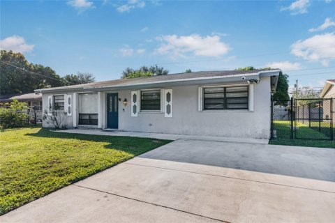 Casa en venta en Lauderhill, Florida, 3 dormitorios, 128.39 m2 № 1965550 - foto 2