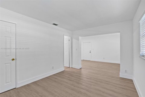 Casa en venta en Lauderhill, Florida, 3 dormitorios, 128.39 m2 № 1965550 - foto 18