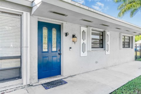 Casa en venta en Lauderhill, Florida, 3 dormitorios, 128.39 m2 № 1965550 - foto 3