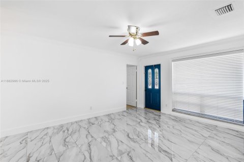 Casa en venta en Lauderhill, Florida, 3 dormitorios, 128.39 m2 № 1965550 - foto 7
