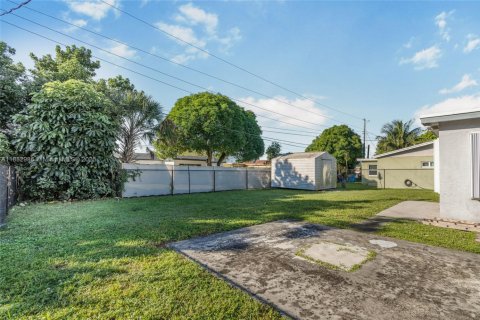 Casa en venta en Lauderhill, Florida, 3 dormitorios, 128.39 m2 № 1965550 - foto 29