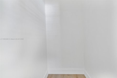 Casa en venta en Lauderhill, Florida, 3 dormitorios, 128.39 m2 № 1965550 - foto 24