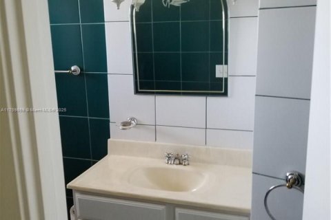 Condominio en venta en Hallandale Beach, Florida, 1 dormitorio, 72.93 m2 № 1728827 - foto 11