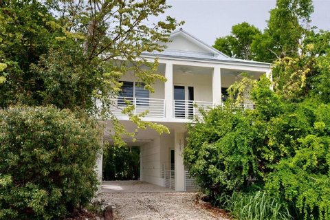 House in Key Largo, Florida 3 bedrooms, 128.21 sq.m. № 1772517 - photo 1