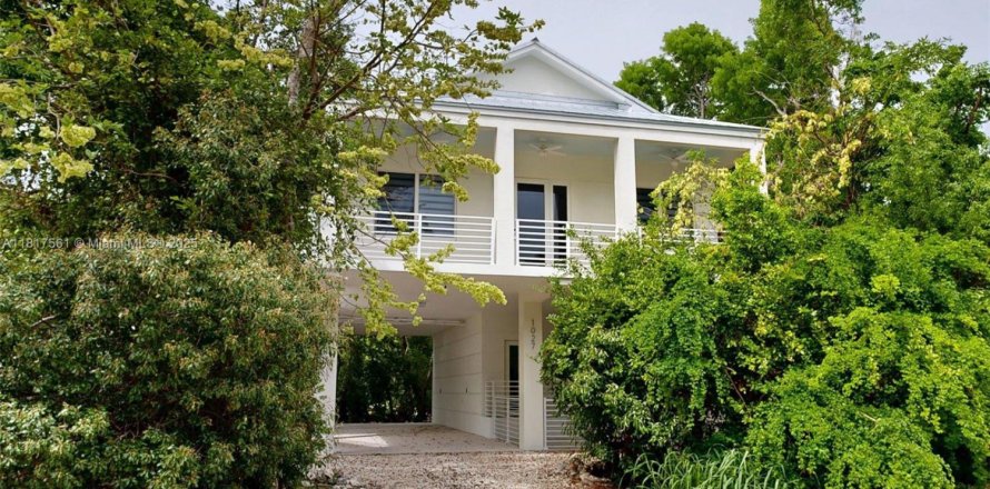 House in Key Largo, Florida 3 bedrooms, 128.21 sq.m. № 1772517