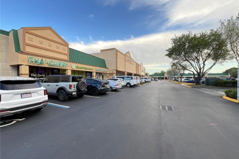 Propiedad comercial en venta en Tamarac, Florida № 1868386 - foto 23