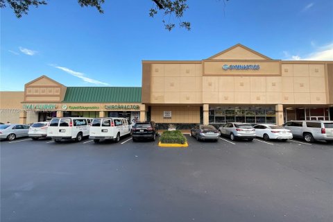 Propiedad comercial en venta en Tamarac, Florida № 1868386 - foto 24