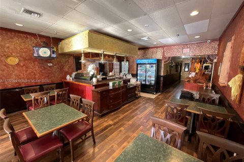 Propiedad comercial en venta en Tamarac, Florida № 1868386 - foto 4