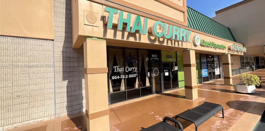 Propiedad comercial en Tamarac, Florida № 1868386