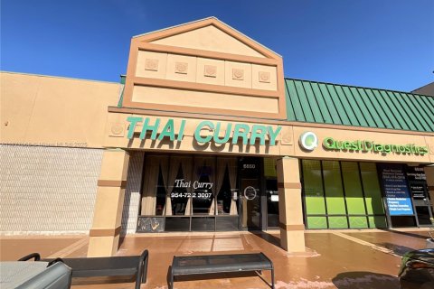 Propiedad comercial en venta en Tamarac, Florida № 1868386 - foto 2