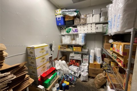 Propiedad comercial en venta en Tamarac, Florida № 1868386 - foto 10