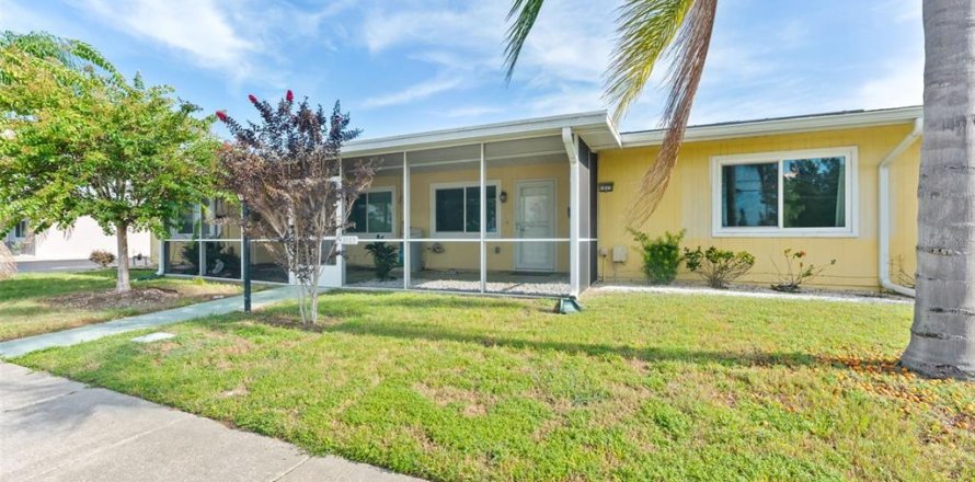 Casa en Sun City Center, Florida 2 dormitorios, 122.45 m2 № 1886349
