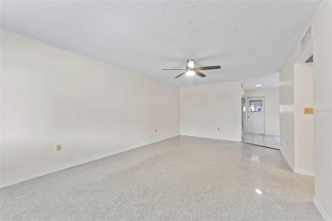 Casa en venta en Sun City Center, Florida, 2 dormitorios, 122.45 m2 № 1886349 - foto 7