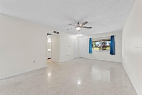 Casa en venta en Sun City Center, Florida, 2 dormitorios, 122.45 m2 № 1886349 - foto 6