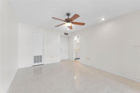 Casa en venta en Sun City Center, Florida, 2 dormitorios, 122.45 m2 № 1886349 - foto 17