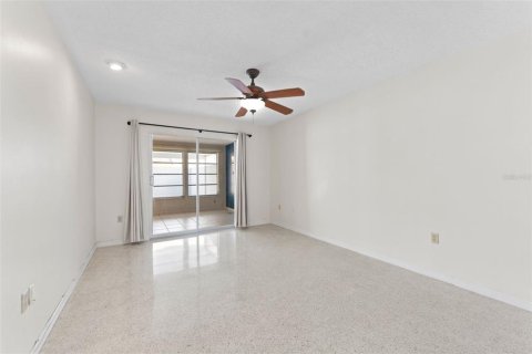 Casa en venta en Sun City Center, Florida, 2 dormitorios, 122.45 m2 № 1886349 - foto 16