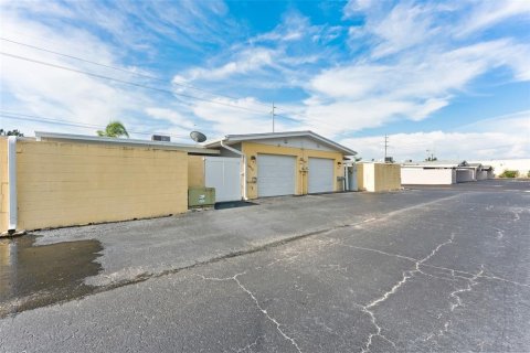 Casa en venta en Sun City Center, Florida, 2 dormitorios, 122.45 m2 № 1886349 - foto 28