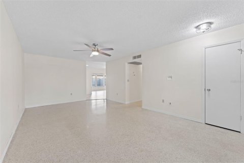 Casa en venta en Sun City Center, Florida, 2 dormitorios, 122.45 m2 № 1886349 - foto 8
