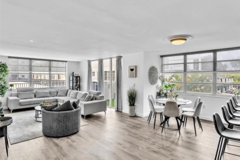 Condominio en venta en Aventura, Florida, 2 dormitorios, 120.77 m2 № 2353743 - foto 3