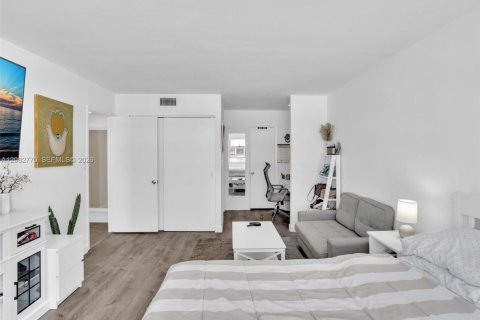 Condominio en venta en Aventura, Florida, 2 dormitorios, 120.77 m2 № 2353743 - foto 18