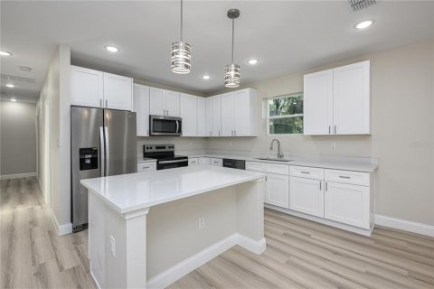 House in DeLand, Florida 4 bedrooms, 218.97 sq.m. № 1652054 - photo 8