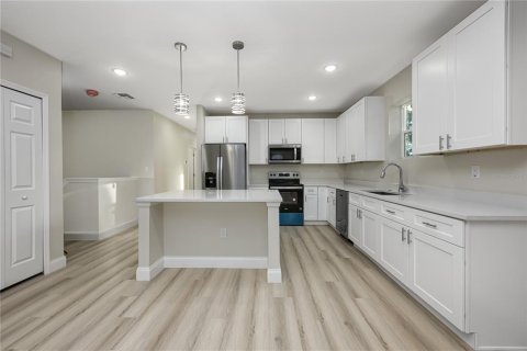House in DeLand, Florida 4 bedrooms, 218.97 sq.m. № 1652054 - photo 7