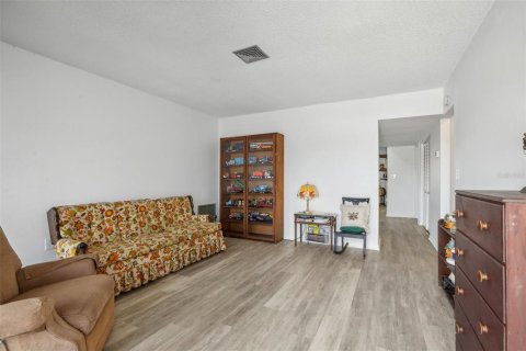 House in Pinellas Park, Florida 2 bedrooms, 104.52 sq.m. № 1202078 - photo 4