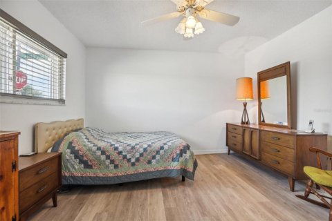 House in Pinellas Park, Florida 2 bedrooms, 104.52 sq.m. № 1202078 - photo 20